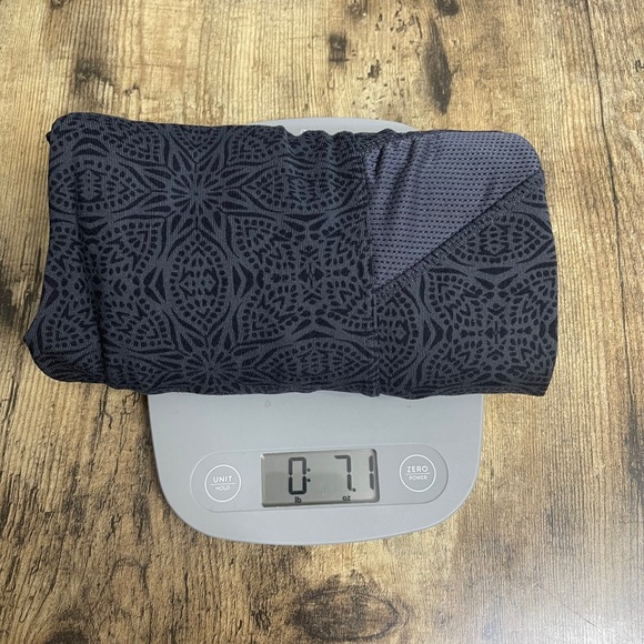 ATHLETA Low Rise Capri Bare to Run Leggings - Picture 8 of 8